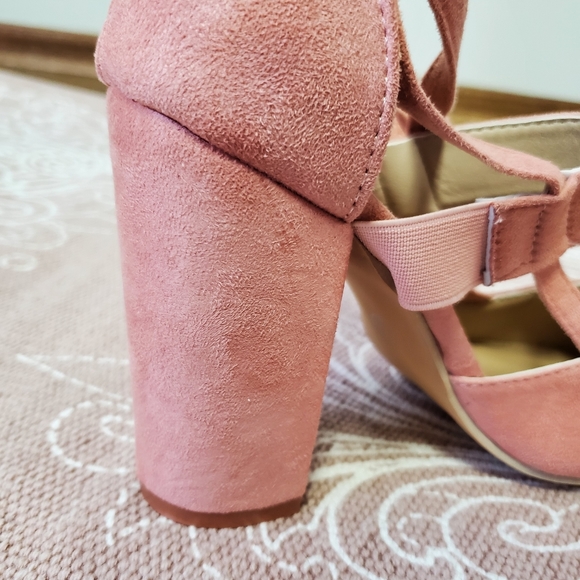 Heels - Picture 5 of 5